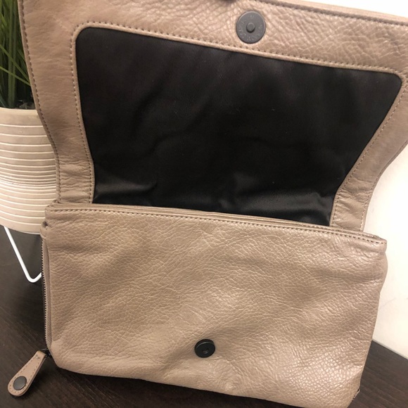 BCBGeneration clutch - Picture 4 of 7